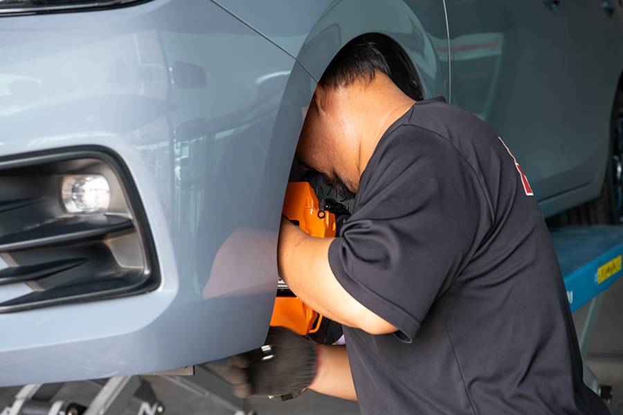 Expert Car Bumper Repair: Same-Day Service Available!